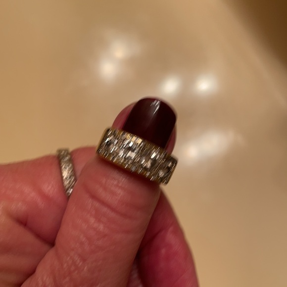 Ladies diamond ring - Picture 2 of 4